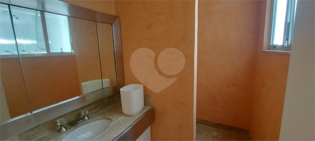 Apartamento à venda com 4 quartos, sendo 1 suíte,  em Laranjeiras, Rio de Janeiro, RJ