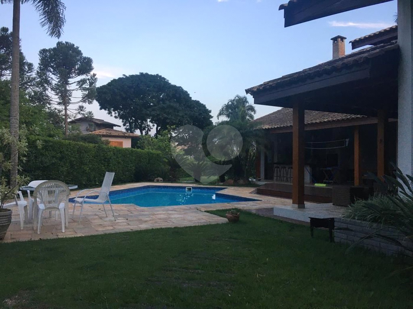 Casa à venda com 3 suítes no condomínio Lago Azul Residencial e Golfe, Araçoiaba da Serra - SP