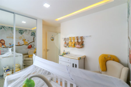 Apartamento à venda com 3 quartos, sendo 1 suíte, em Santo Amaro, São Paulo, SP