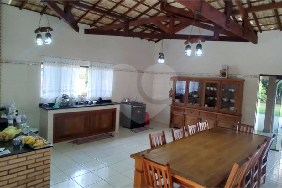 Casa à venda com 4 suítes no Centro, Extrema, MG