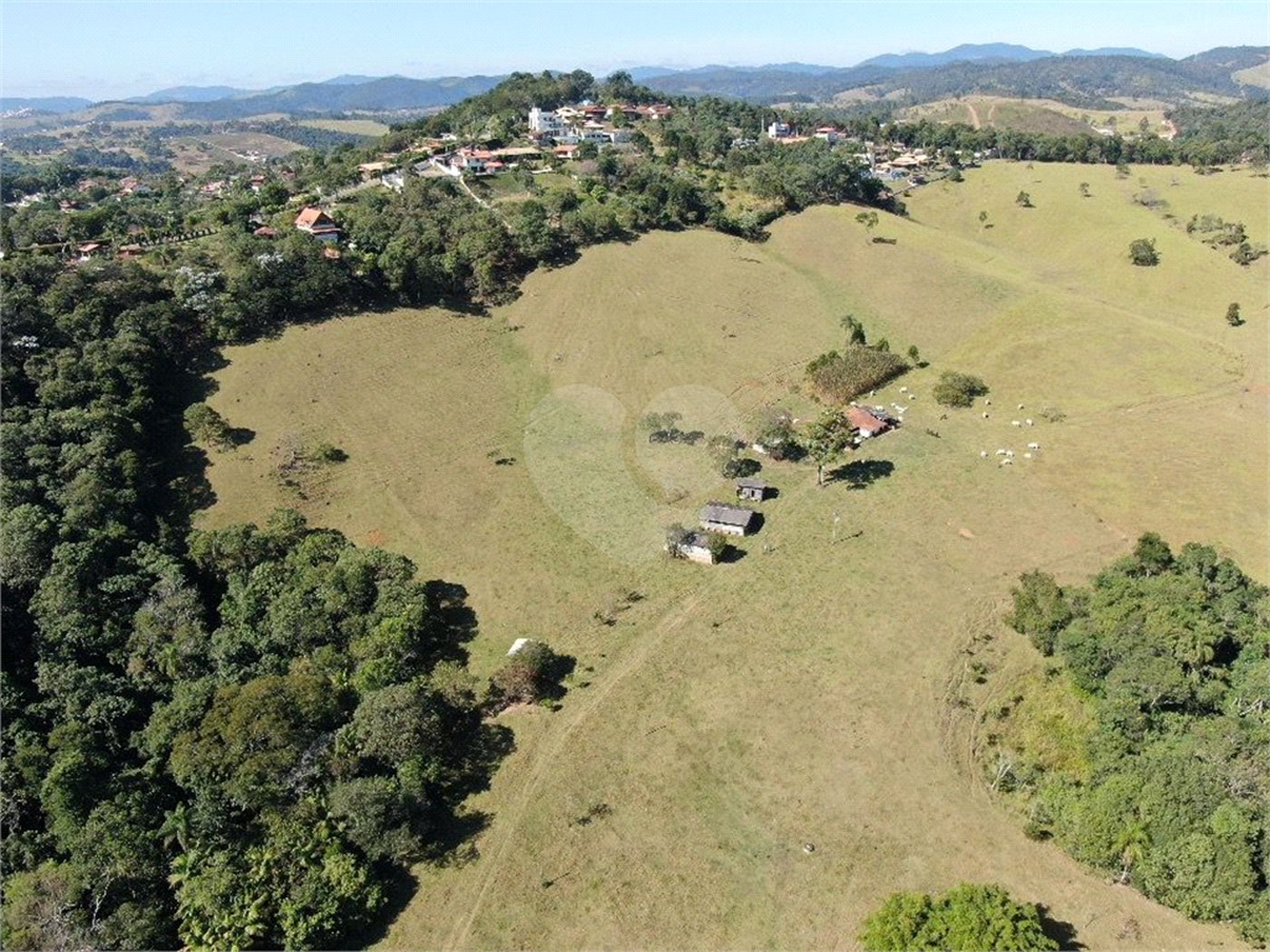 Fazenda à venda com 3 quartos em Cachoeirinha, Bom Jesus dos Perdões, SP