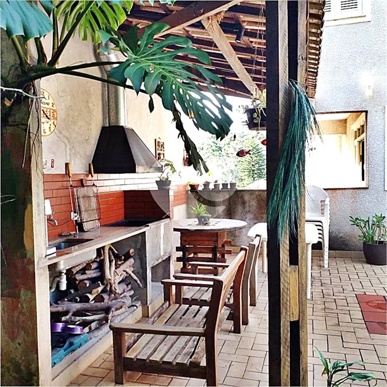 Sobrado à venda com 4 quartos, sendo 3 suítes, em Tremembé, São Paulo, SP