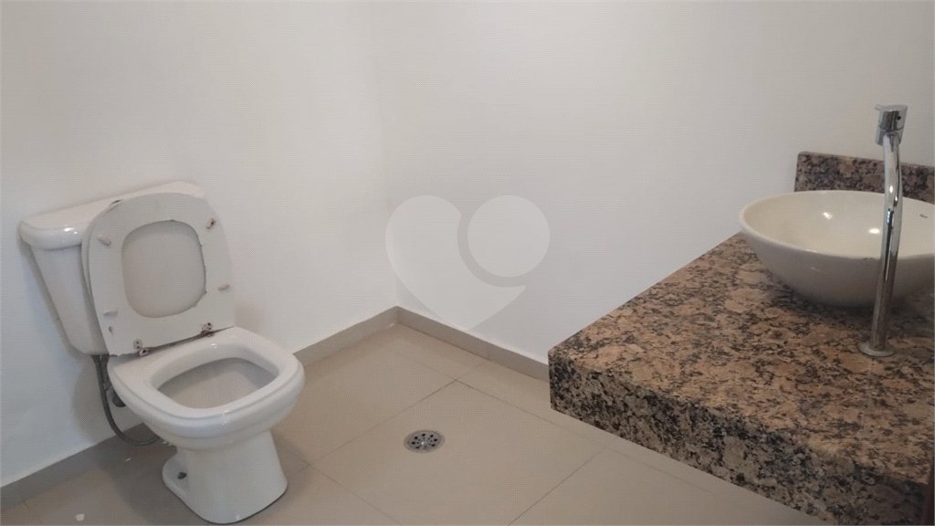 Sobrado à venda com 4 quartos, sendo 2 suítes,  em Vila Oliveira, Mogi das Cruzes, SP