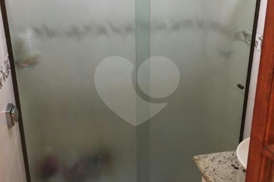 Casa à venda com 3 quartos, sendo 1 suíte, no condomínio Sobrado, São Paulo - SP