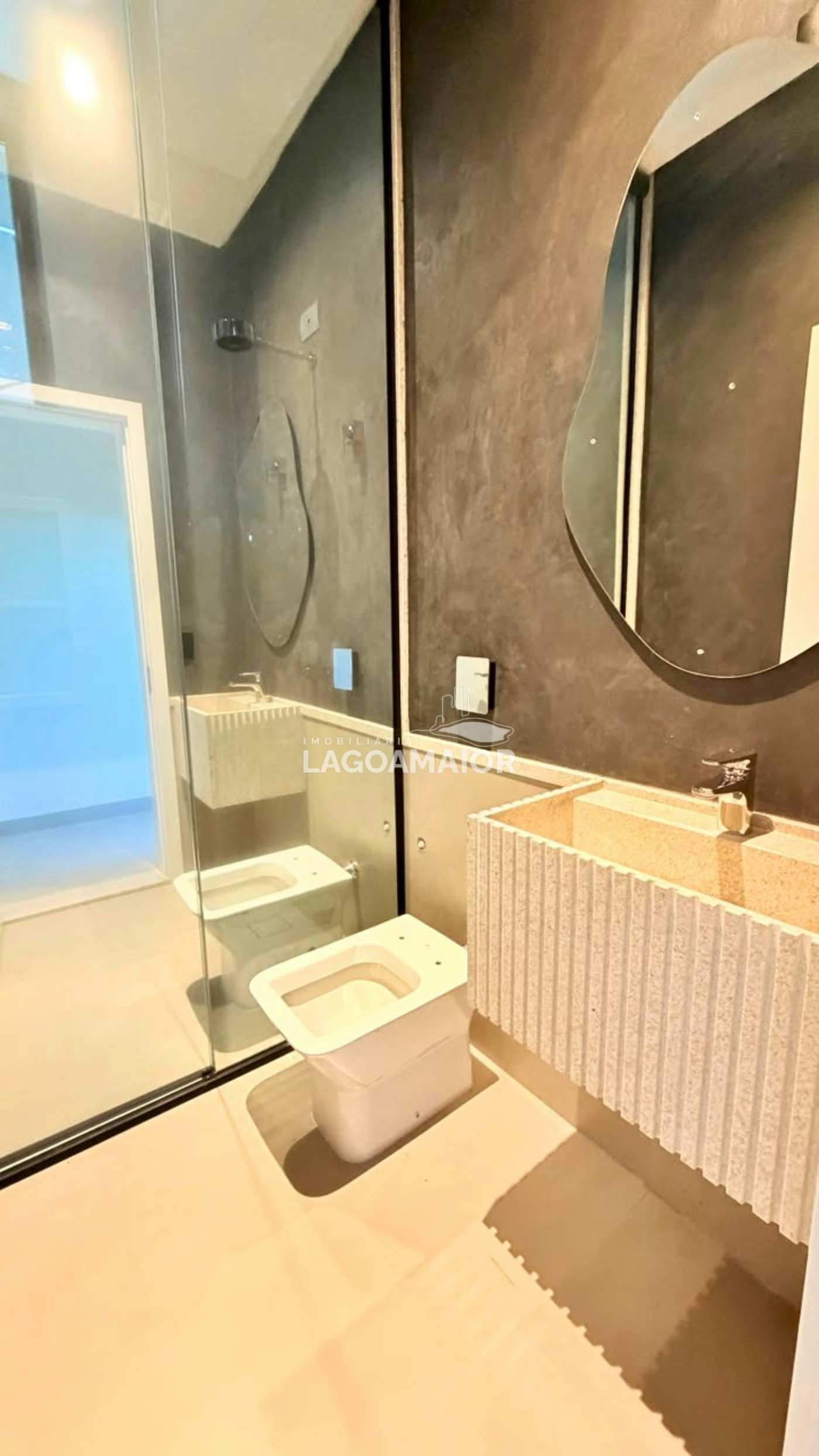Casa à venda com 3 quartos, sendo 3 suítes, no condomínio Villa Dumont, Três Lagoas - MS