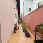 Casa à venda com 3 quartos, sendo 2 suítes, no condomínio Residencial Jardim Altos de Suzano, Suzano - SP