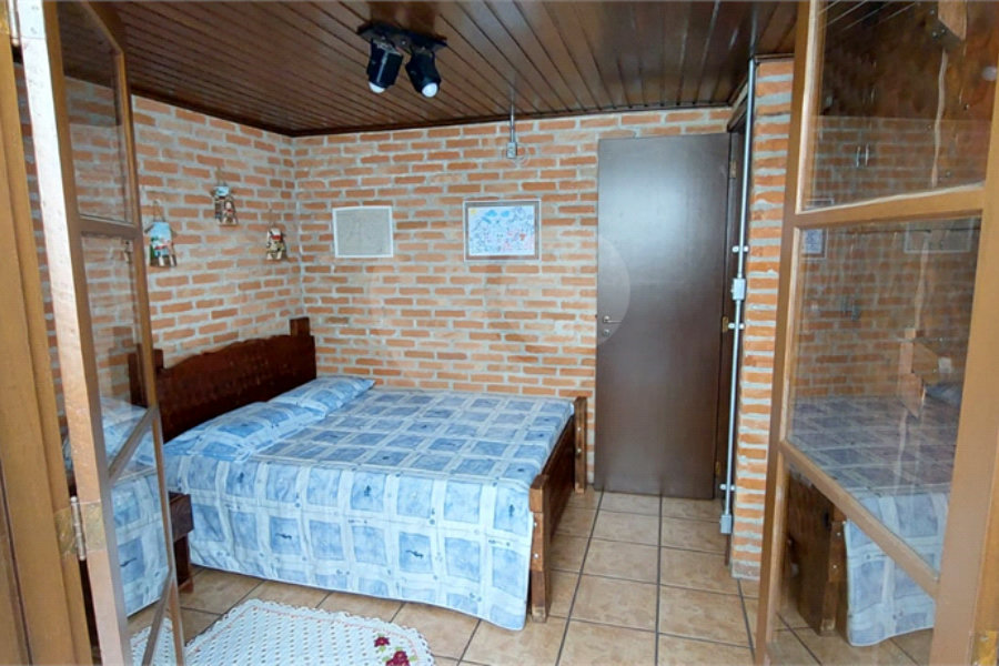 Casa à venda com 3 quartos, sendo 2 suítes, no condomínio Alpes de Caieiras, Caieiras - SP