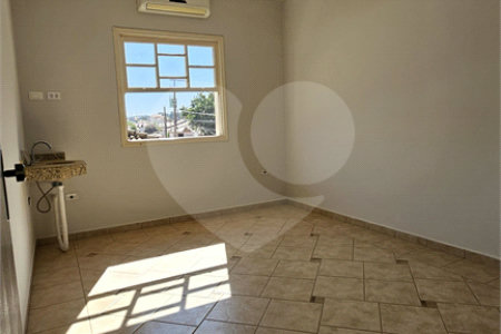 Sobrado à venda com 3 quartos, sendo 2 suítes, em Jardim Rossignatti, Indaiatuba, SP