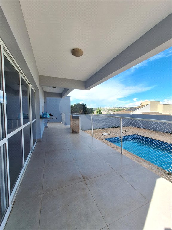Casa à venda com 4 suítes no condomínio Terras de São Francisco, Vinhedo - SP