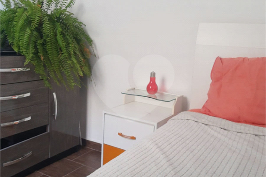 Casa à venda com 2 suítes no condomínio Residencial Poncet, São Paulo - SP