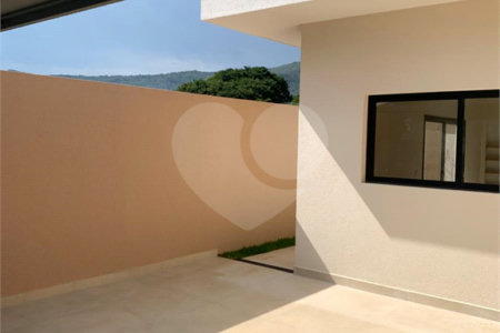 Casa à venda com 3 suítes em Vila Petrópolis, Atibaia, SP
