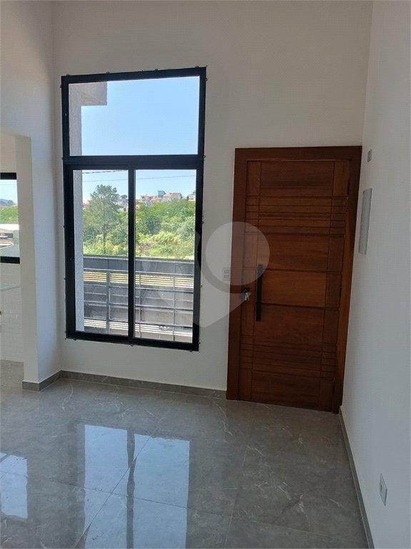 Casa à venda com 3 quartos, sendo 1 suíte, no condomínio Residencial Jardins da Catalunha, Atibaia - SP