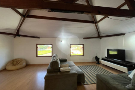 Sobrado à venda com 4 quartos, sendo 1 suíte, em Estância Conceição, Itapetininga, SP
