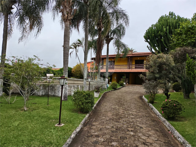 Casa à venda com 4 quartos, sendo 2 suítes,  em Country Residencial Felix, Bom Jesus dos Perdões, SP