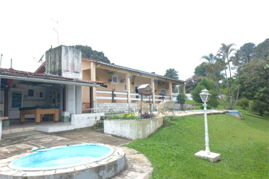 Casa à venda com 4 quartos, sendo 2 suítes, no condomínio Residencial Ypeville, Mairiporã - SP