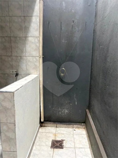 São Paulo - Capital - Bairro Santa Cruz - R4 495.000,00 - Aceita permuta por imóvel na cidade de Indaiatuba- Sp - Sobrado em rua residencial sem saída e com praça particular. O imóvel possui 2 quartos — 1 suíte com dois ambientes e acesso a hall externo. Sala ampla, cozinha com dois ambientes