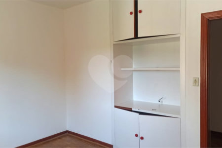 Casa à venda com 4 quartos, sendo 1 suíte, em Vila Santista, Atibaia, SP
