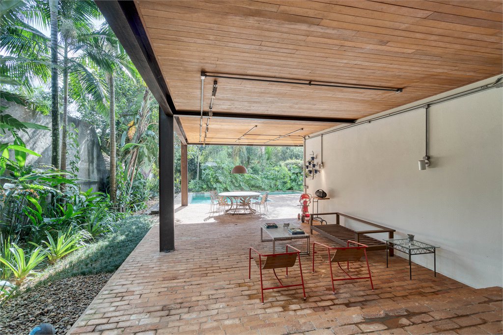 Sobrado à venda com 5 quartos, sendo 4 suítes, em Alto da Boa Vista, São Paulo, SP
