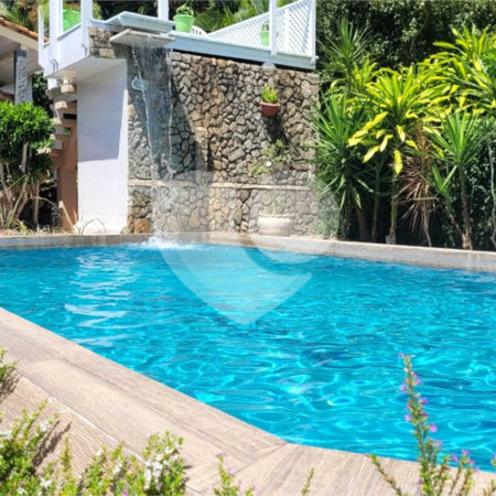 Casa à venda com 4 quartos, sendo 2 suítes, no Centro, Santa Cruz Cabrália, BA