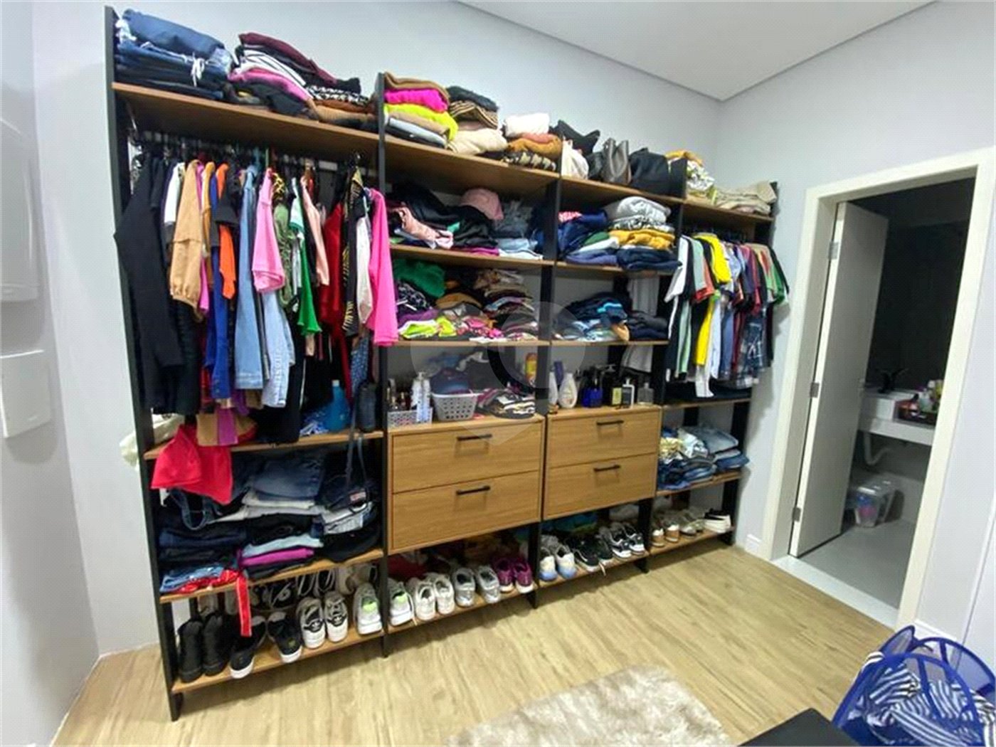 Casa à venda com 3 quartos, sendo 1 suíte,  no condomínio Residencial Mantova, Indaiatuba - SP