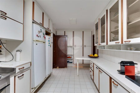 Casa Térrea à venda com 4 quartos, sendo 2 suítes, em Alto da Boa Vista, São Paulo, SP