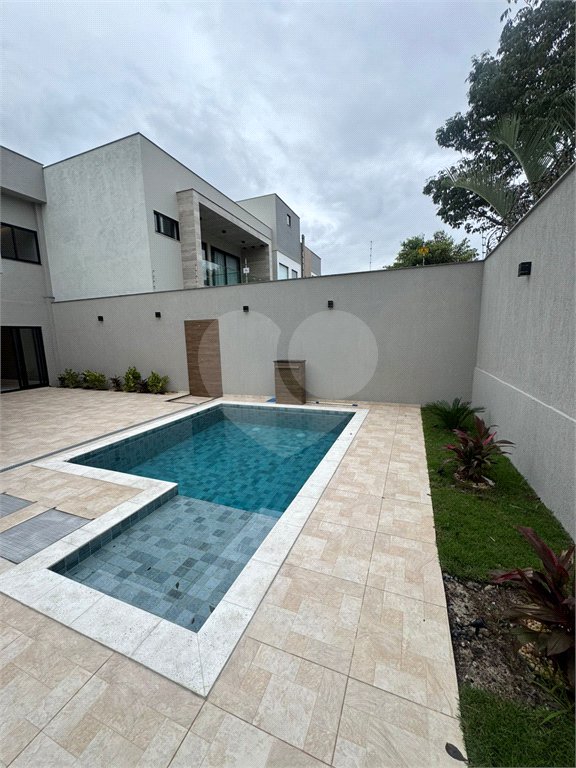 Casa à venda com 5 quartos, sendo 4 suítes, no condomínio Grand Park, Rio de Janeiro - RJ