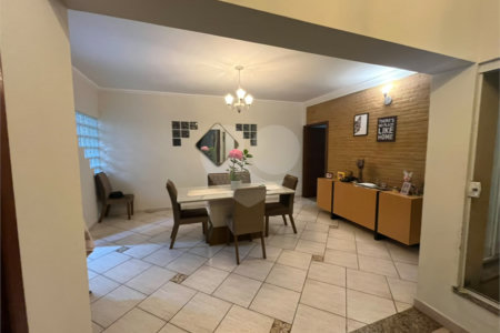 Casa à venda com 3 quartos, sendo 1 suíte, em Parque Santa Marta, São Carlos, SP