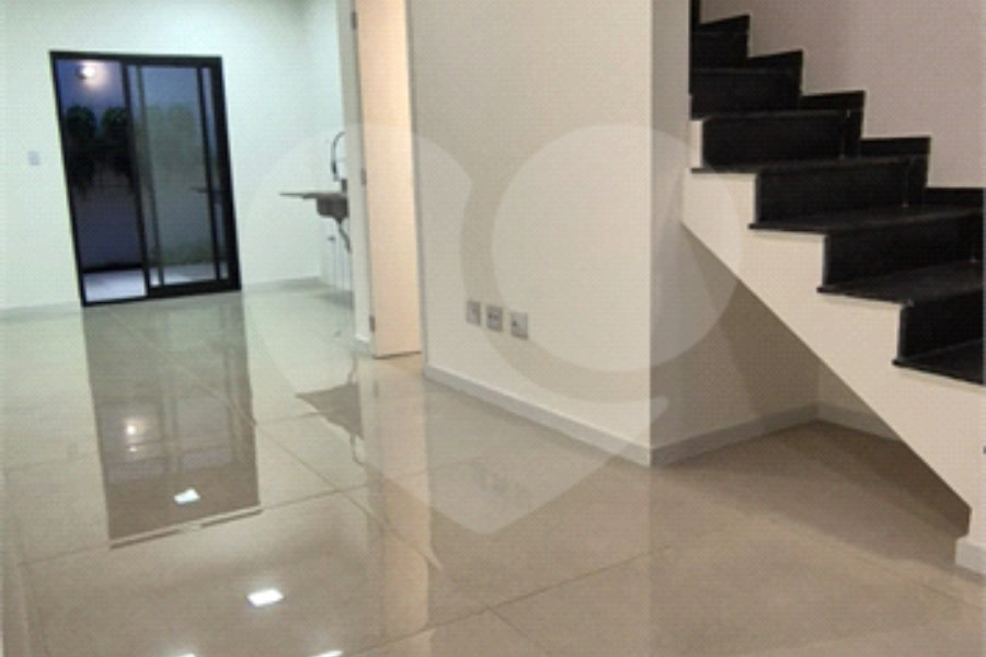 Sobrado à venda com 2 quartos, sendo 1 suíte,  em Vila Paiva, São Paulo, SP