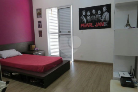 Casa à venda com 3 quartos, sendo 1 suíte, no condomínio Taquaral Village, São Paulo - SP