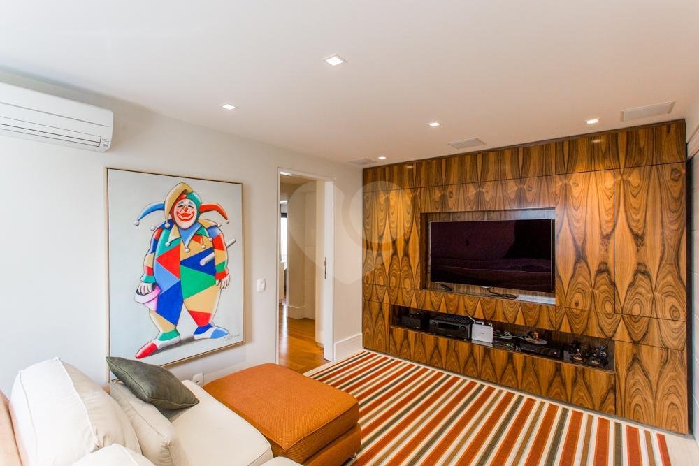 Apartamento à venda com 3 suítes em Campo Belo, São Paulo, SP