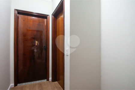 Sobrado à venda com 4 quartos, sendo 1 suíte,  em Jardim Peri Peri, São Paulo, SP