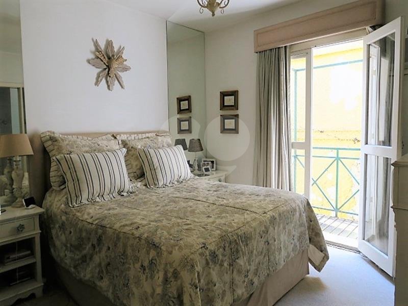 Casa à venda com 4 quartos, sendo 2 suítes, em Jardim Morumbi, São Paulo, SP