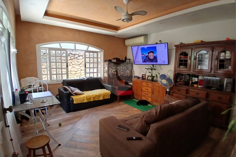 Sobrado à venda com 8 quartos, sendo 2 suítes, em Tremembé, São Paulo, SP