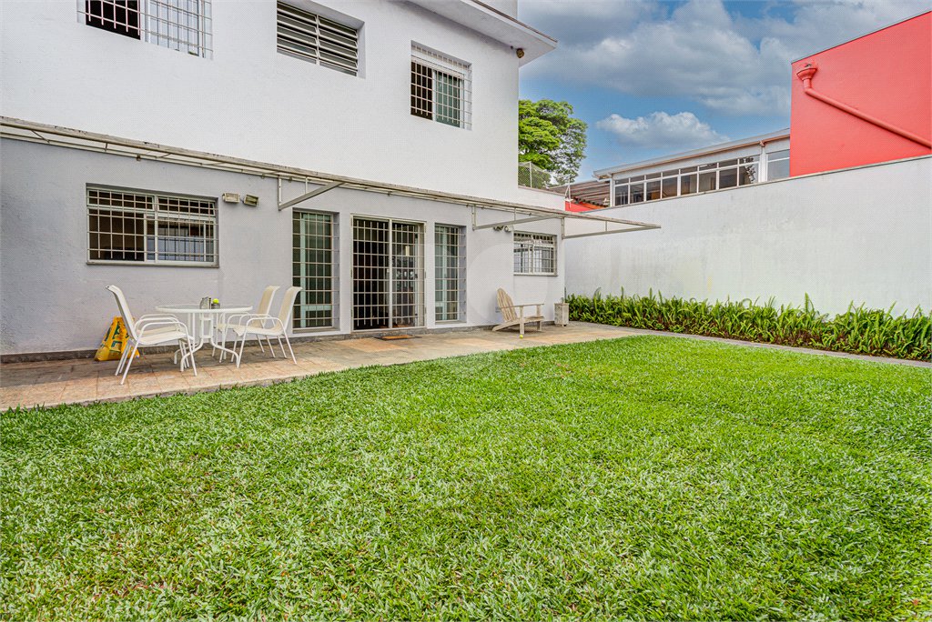 Casa de Vila à venda com 3 quartos, sendo 1 suíte,  em Granja Julieta, São Paulo, SP