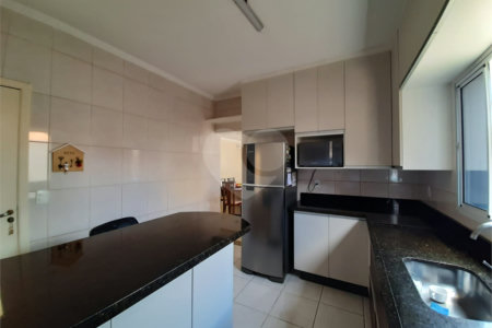 Sobrado à venda com 3 quartos, sendo 1 suíte, em Vila Suissa, Mogi das Cruzes, SP