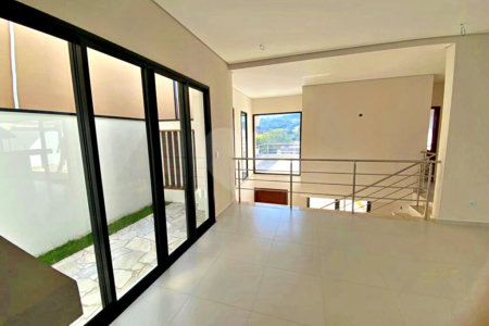 Casa à venda com 3 suítes no condomínio Santa Isabel I, Louveira - SP