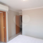 Casa à venda com 3 quartos, sendo 2 suítes, no condomínio Mário Araújo, São Paulo - SP