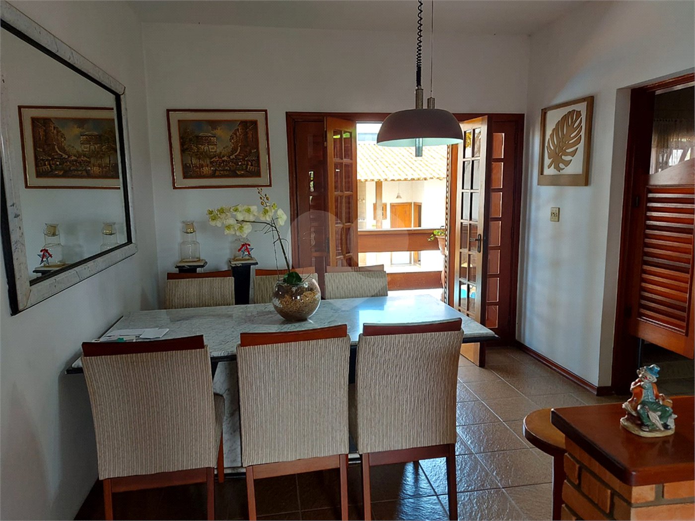 Sobrado à venda com 5 quartos, sendo 4 suítes, em Santa Rosa, Vinhedo, SP