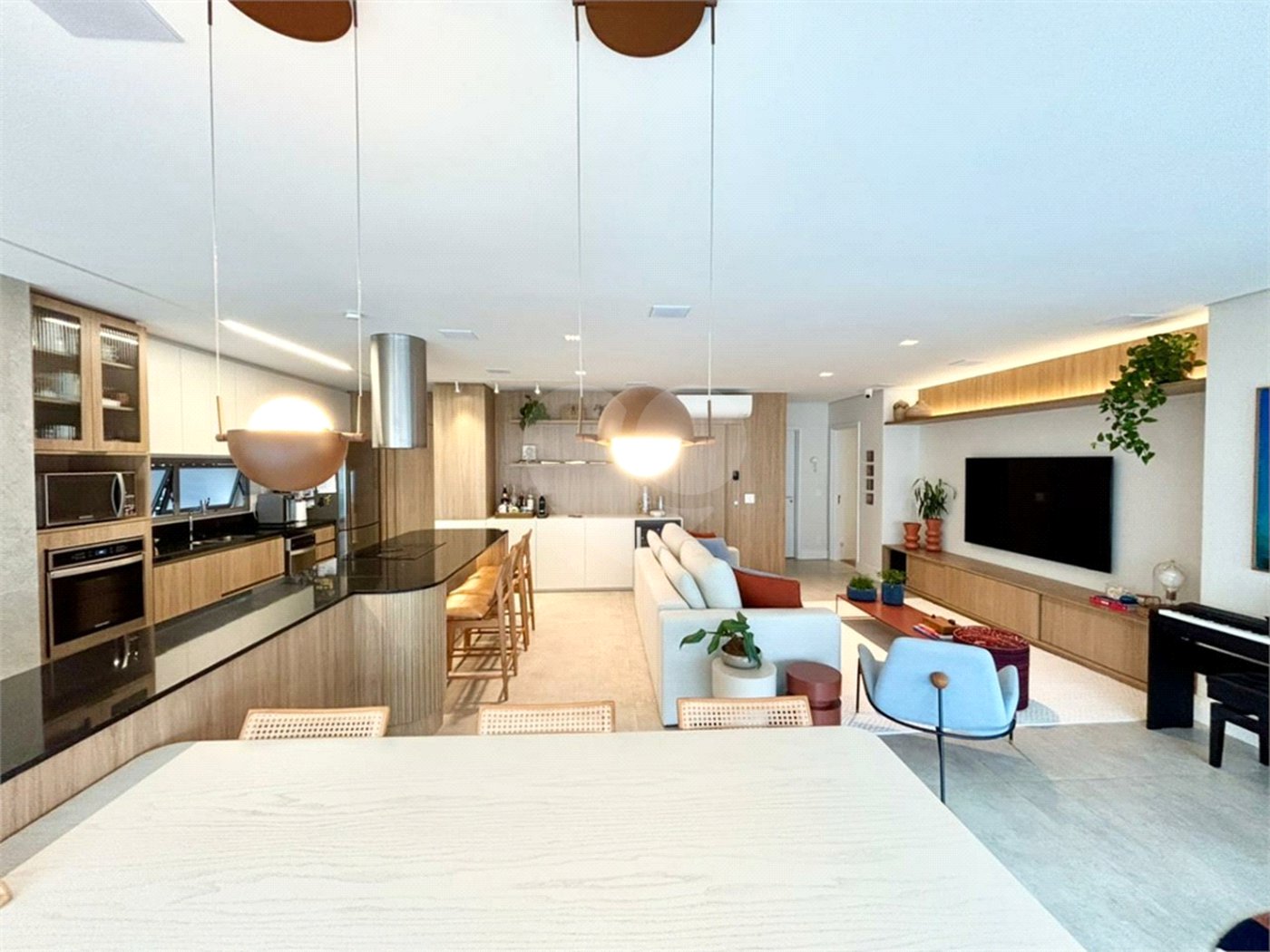 Apartamento à venda com 3 suítes em Moema, São Paulo, SP
