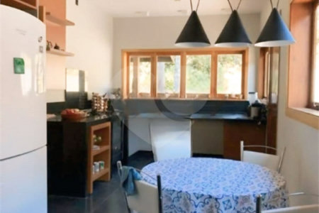 Casa à venda com 5 quartos, sendo 4 suítes, em Transurb, Itapevi, SP