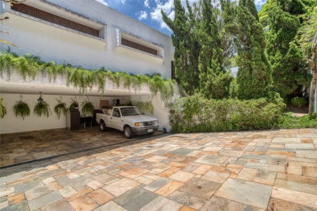 Casa Térrea à venda com 4 suítes em Jardim Cordeiro, São Paulo, SP