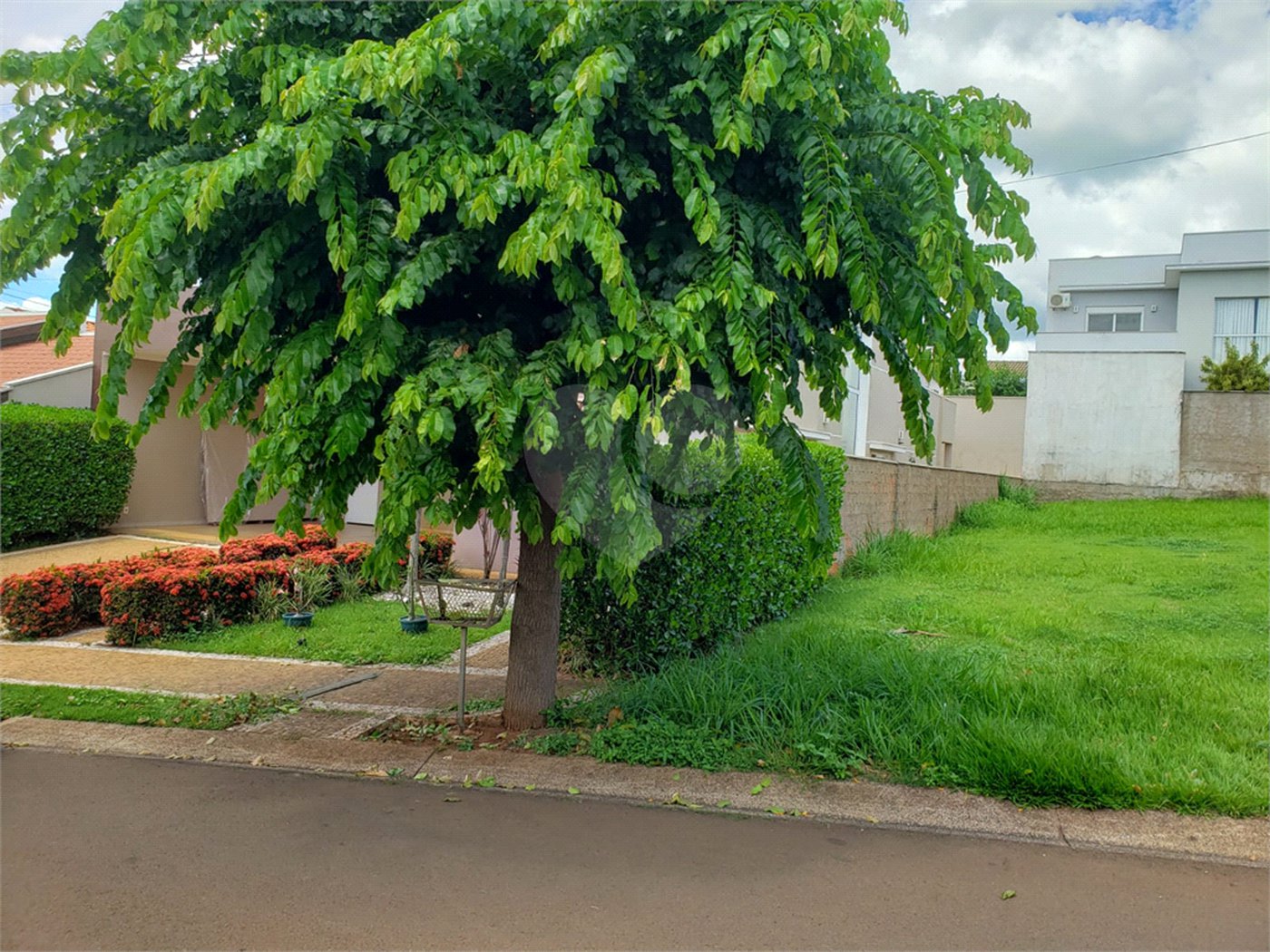 Vende-se terreno no Village Damha em Araraquara