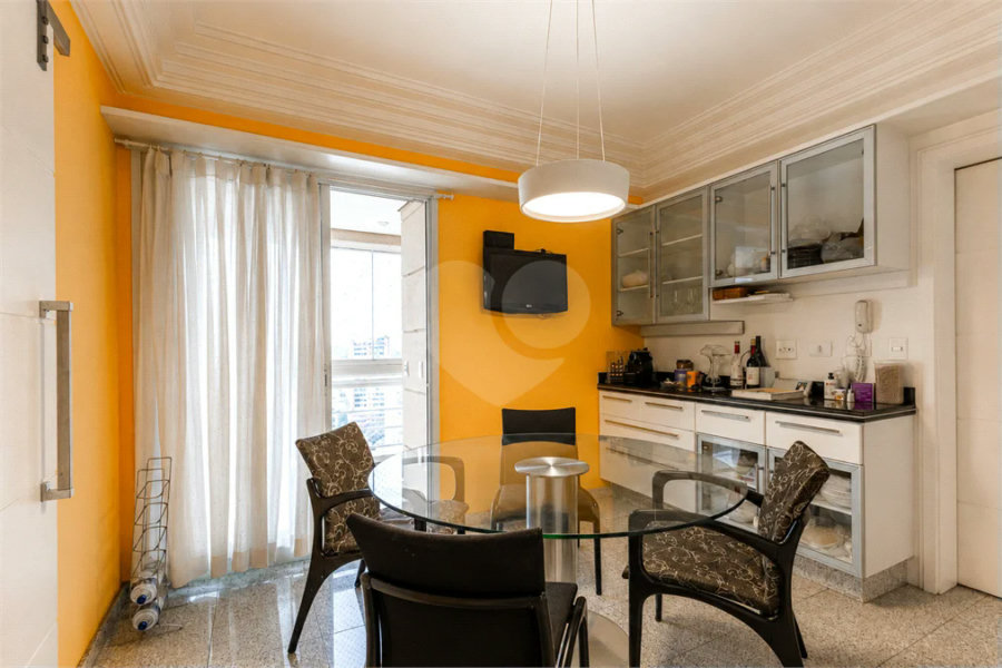 Apartamento mobiliado para locação em Moema | 275 m² | 3 suítes | 4 vagas