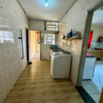 Casa térrea com piscina e 3 quartos.