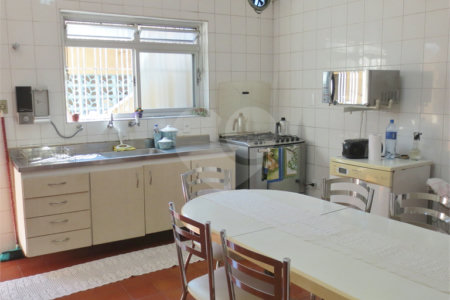 Casa térrea à venda na Saúde c/ 170m2 de construção - 3 Quartos/1 Suíte/4 Vagas na garagem