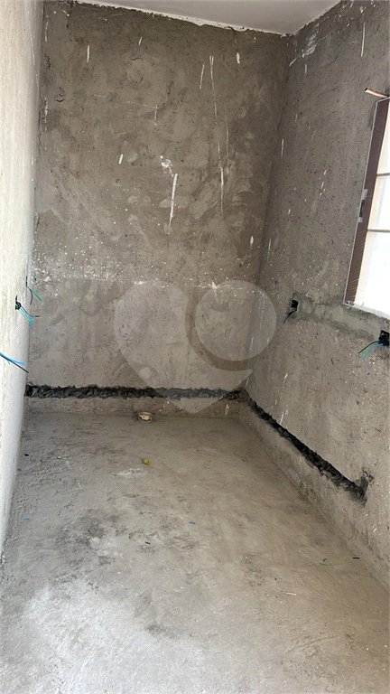 Apartamento muito bem localizado.