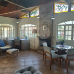 Casa Ampla com 5 Dormitórios, Piscina e Lazer Completo em Terreno de 1.260 m²