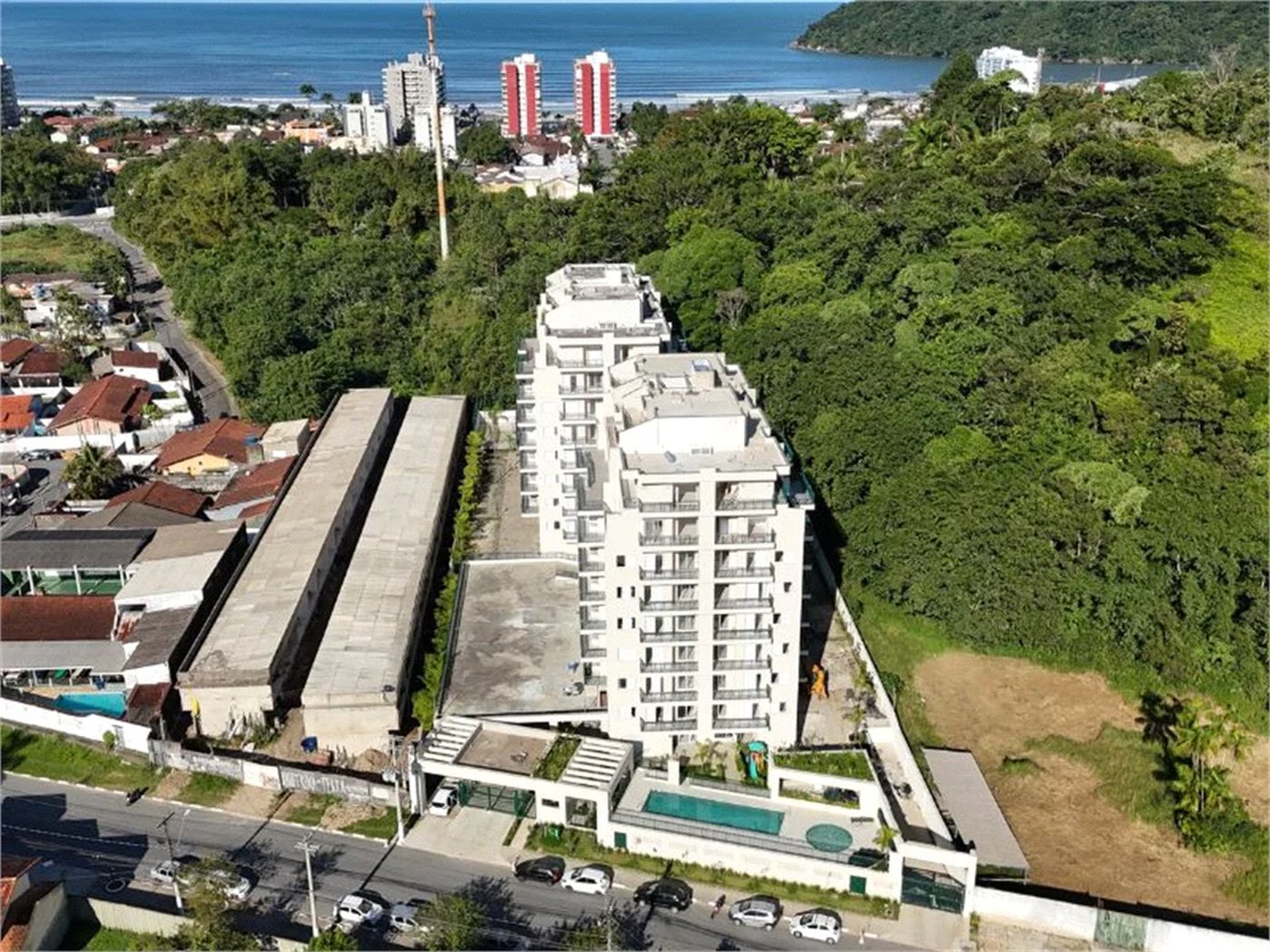 Apartamento à venda com 2 quartos, sendo 1 suíte,  no Centro, Bertioga, SP