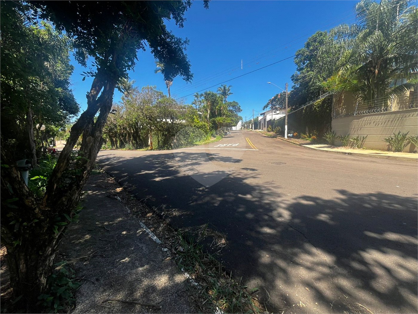 Terreno com 586,00 m² á Venda.