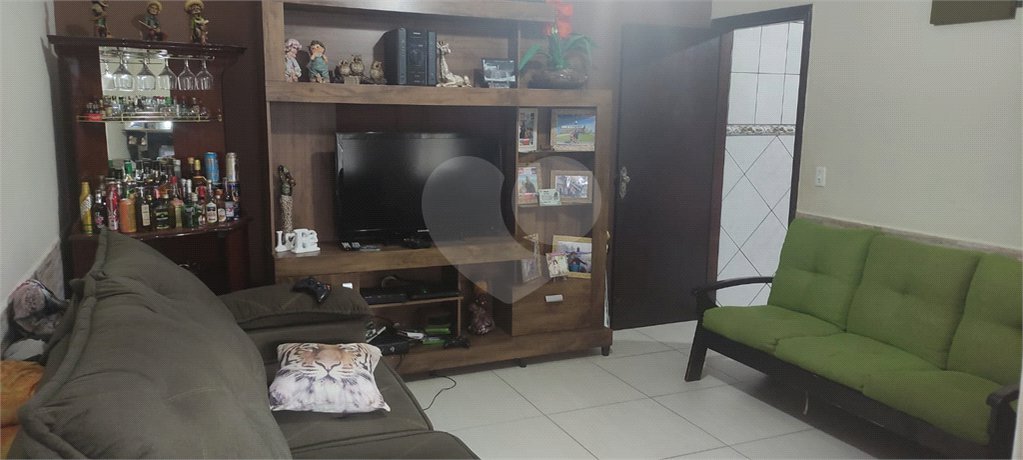 Casa térrea com 2 dormitórios.